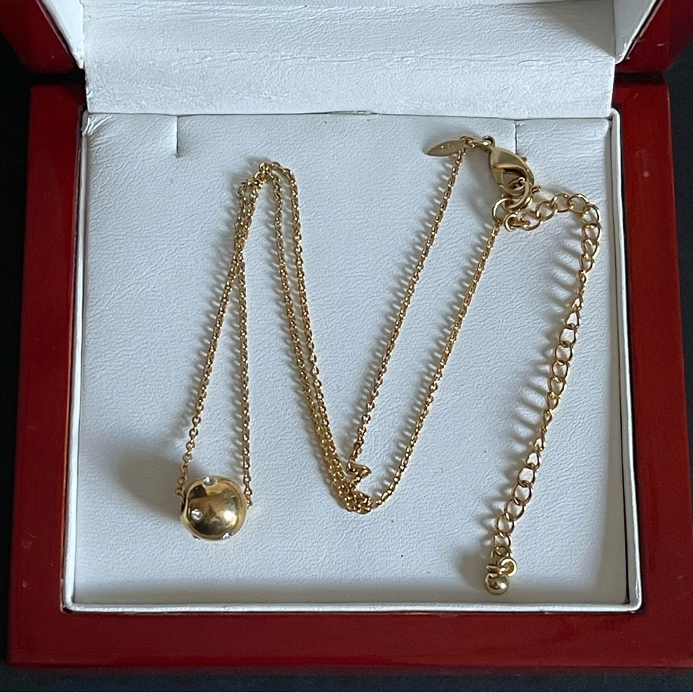 Avon gold tone ball with rhinestone Necklace. - Picture 2 of 6